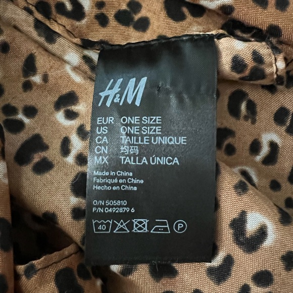 🐆H&M Cheetah/Leopard Scarf🐆 - Picture 2 of 2